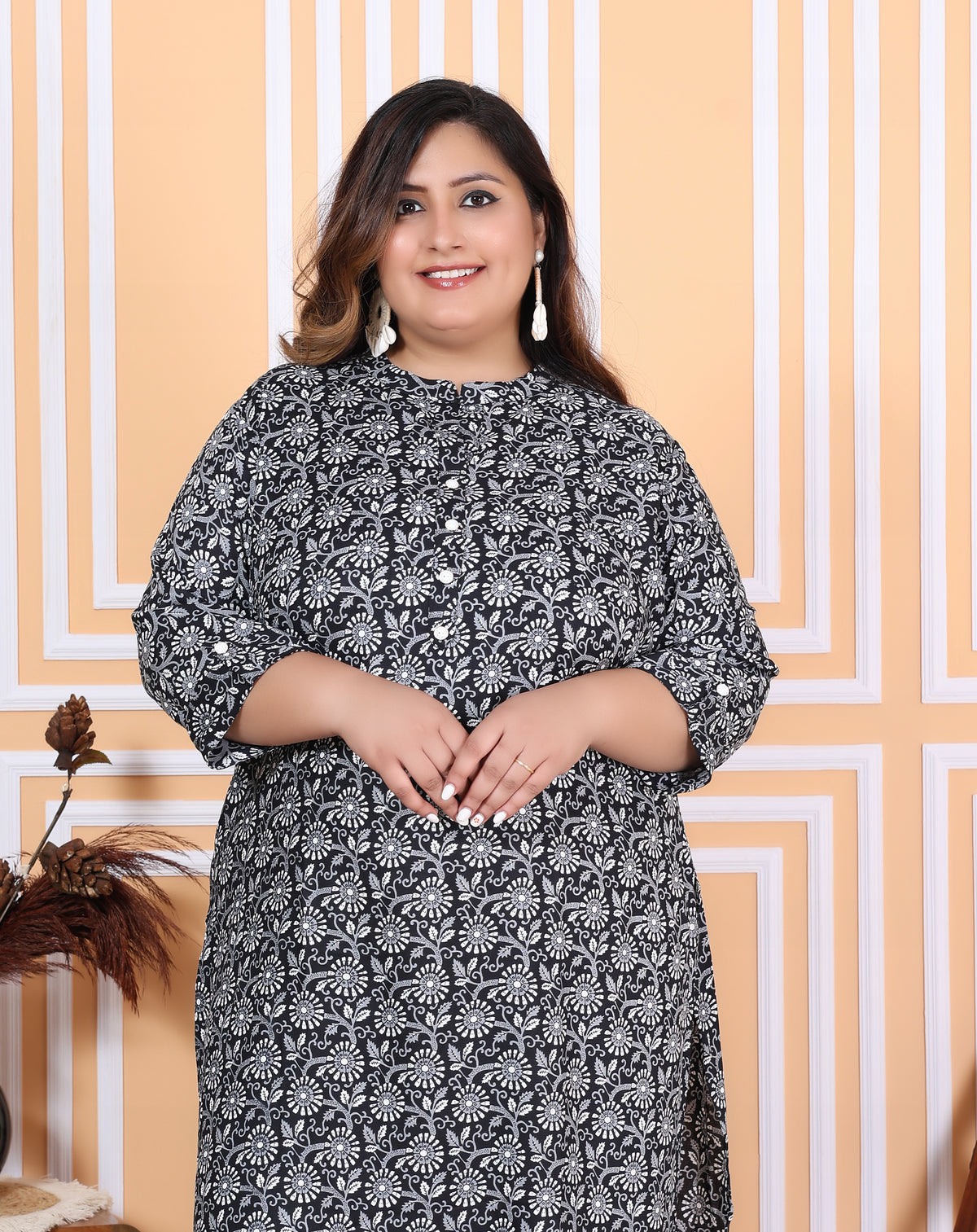 Women Printed Cotton Blend Straight Kurta (100004-Black)